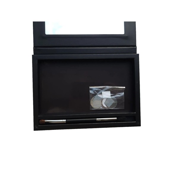 Magnetic Make Up Pallet w/ Mirror - 6x8 - Magnets + Make Up Brush Included *NEW - Picture 2 of 7